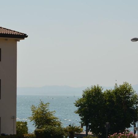 Apartmán Trilocale Palazzo Garda Garda  Exteriér fotografie