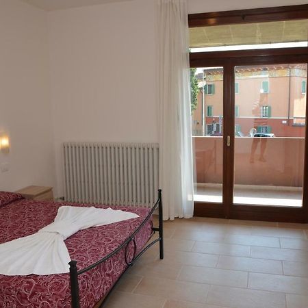 Apartmán Trilocale Palazzo Garda Garda  Exteriér fotografie