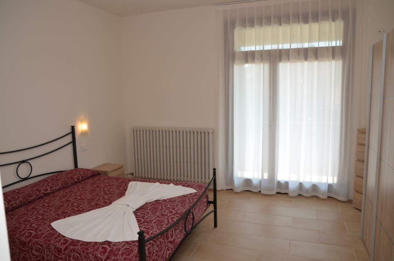 Apartmán Trilocale Palazzo Garda Garda  Exteriér fotografie